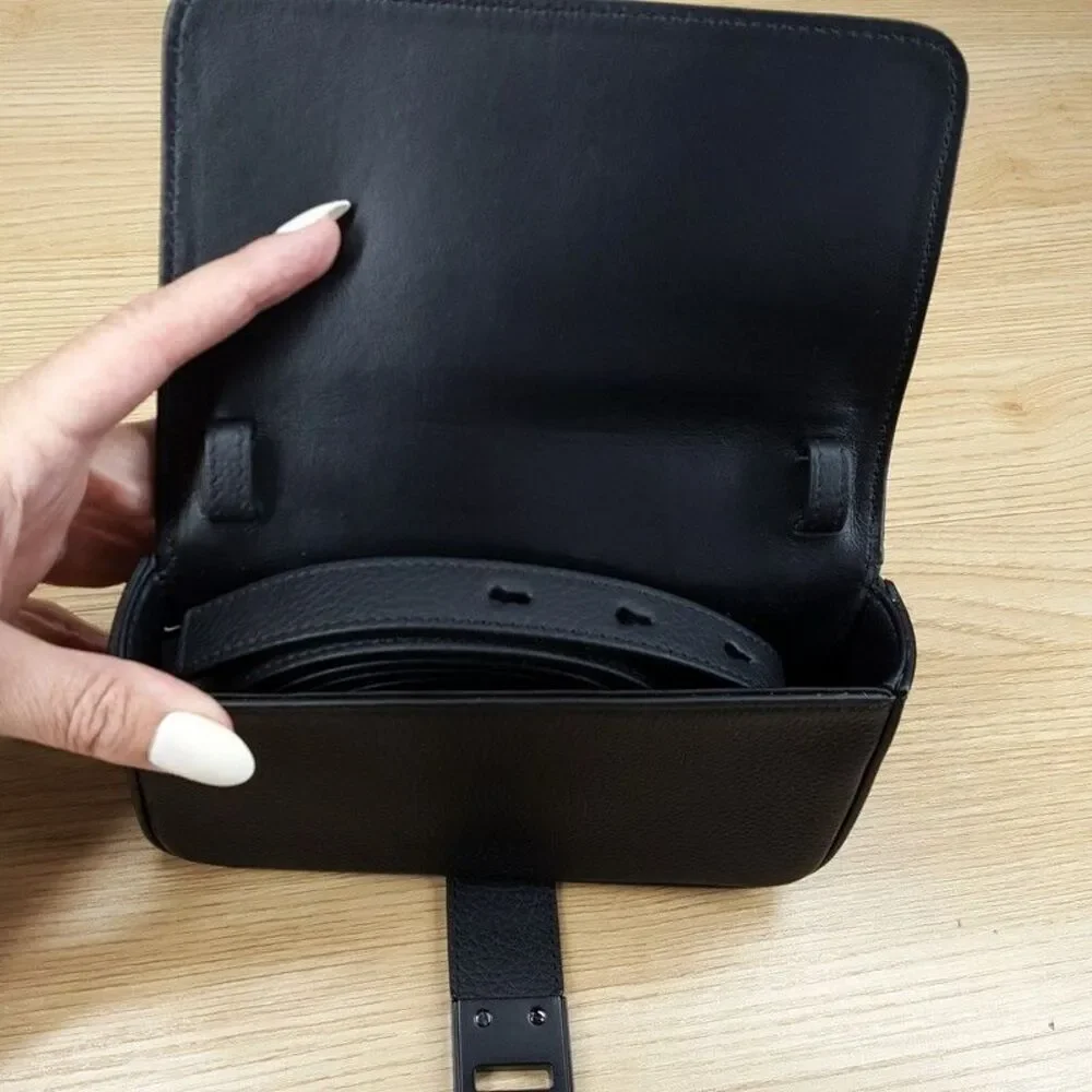 SALVATORE FERRAGAMO Mens Crossbody Wearable Wallet Black Leather Gancini $1150